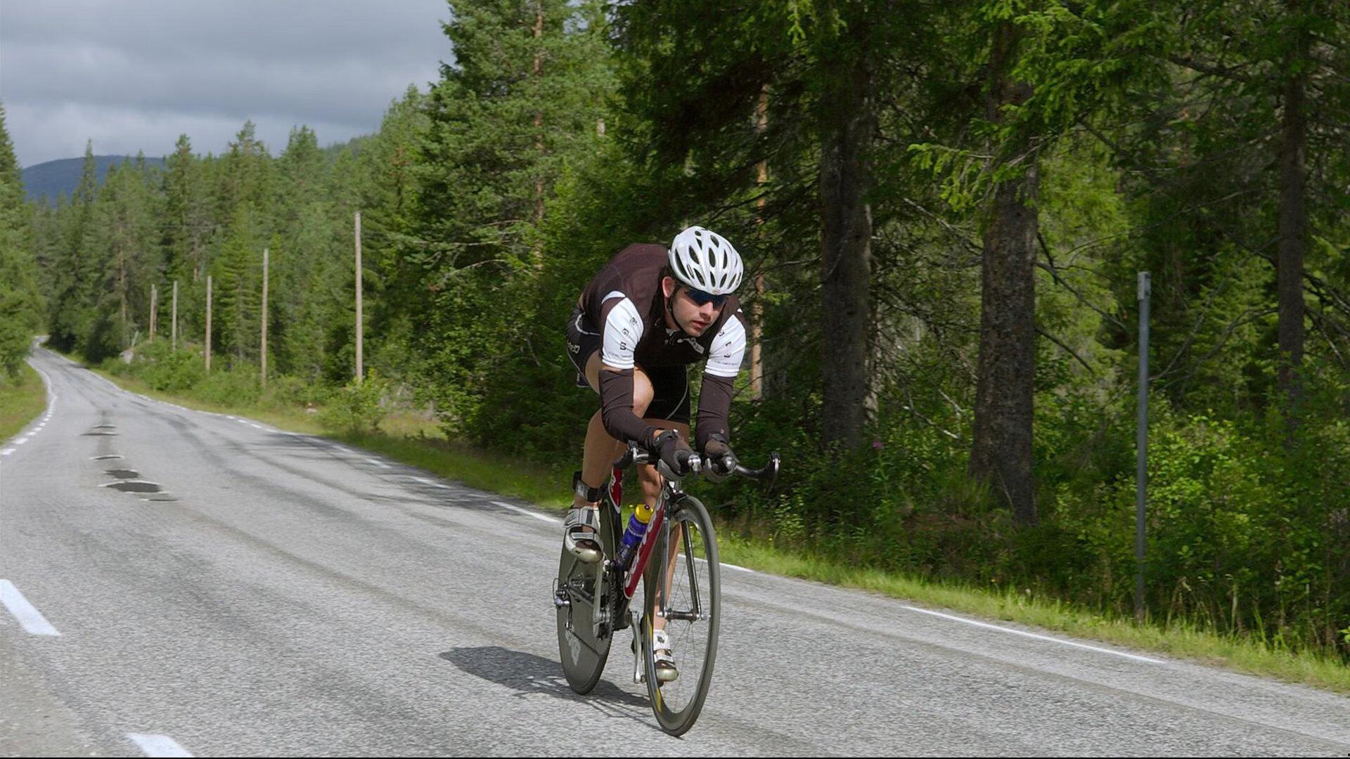 UFC 318，霍兰德激战三回合降服罗德里格兹，展现地面缠斗新境界