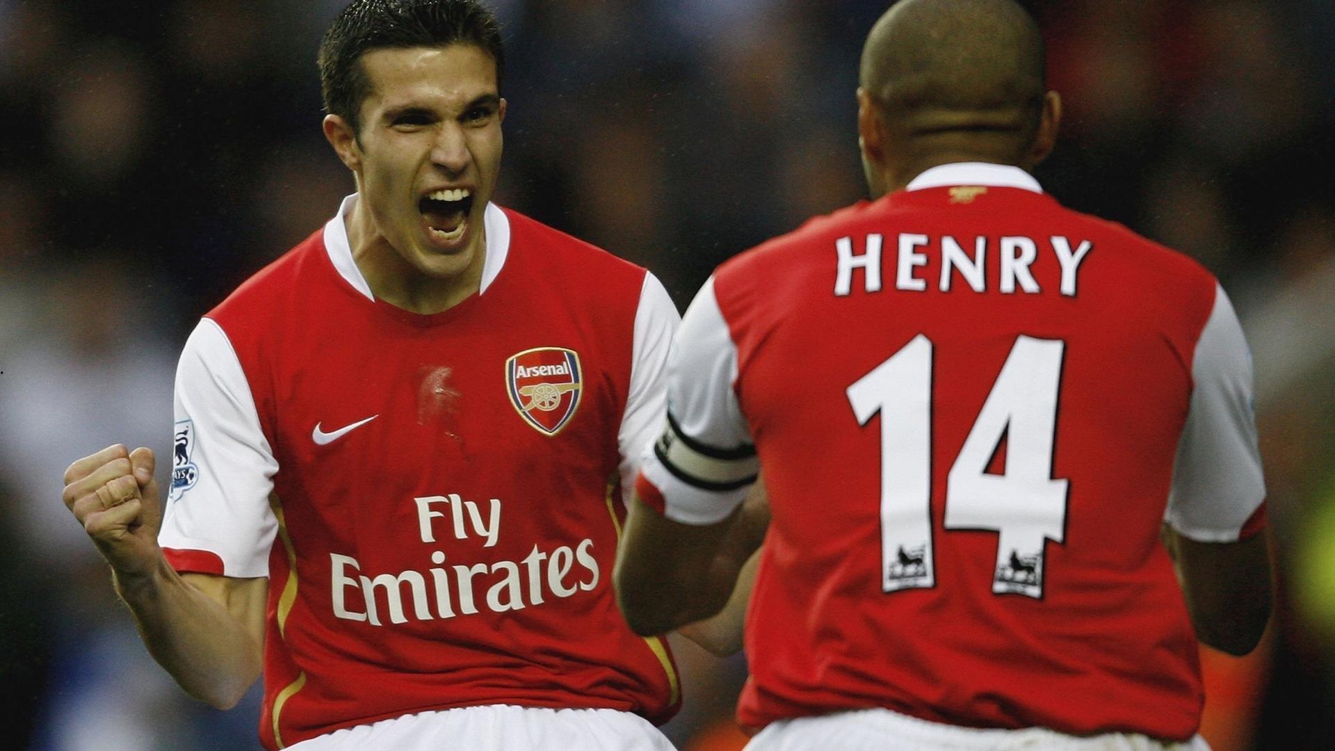 传奇后卫身价纪录保持者正式加盟枪手，阿森纳后防迎来历史级强援