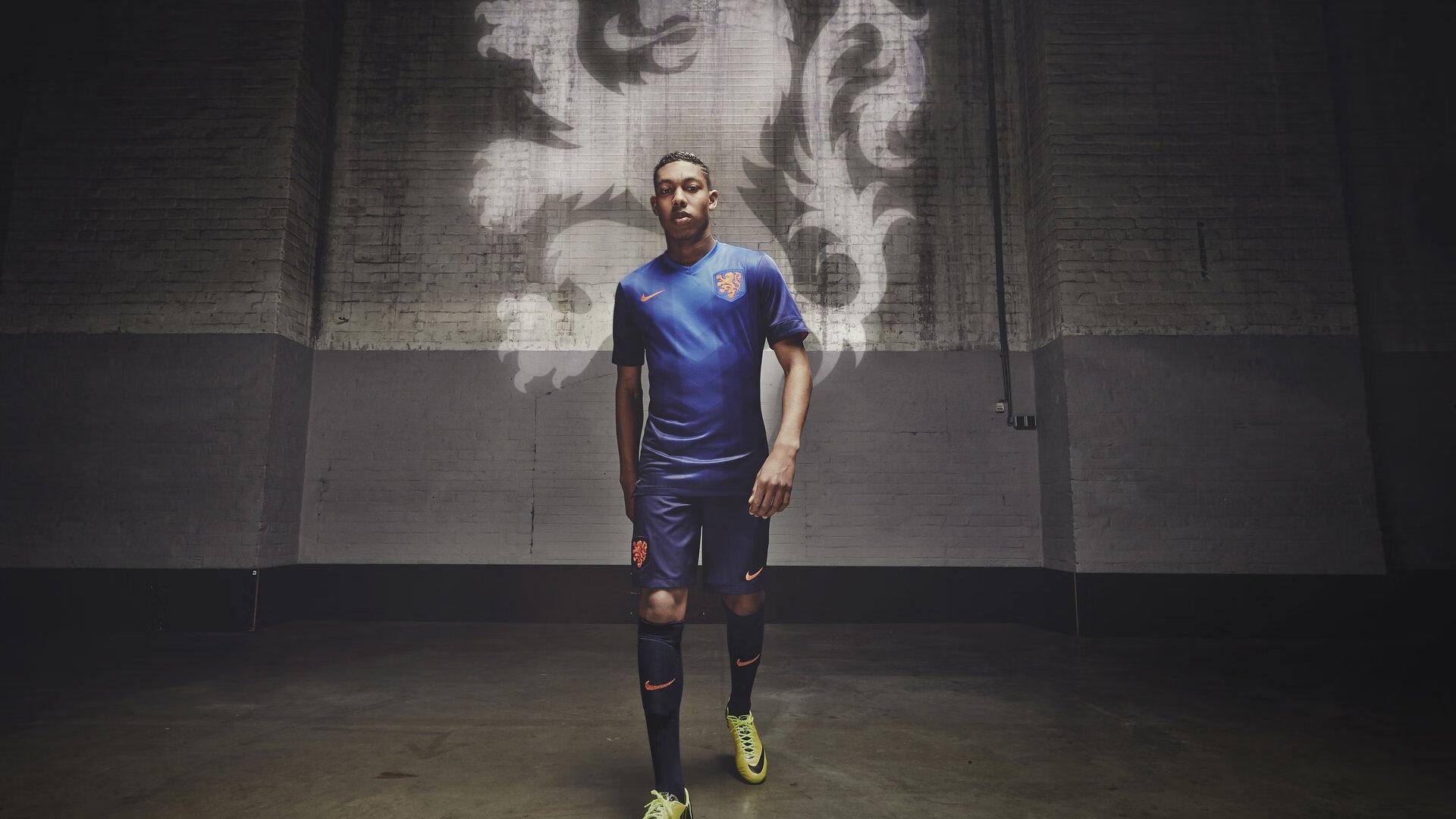 孙哥英超百球里程碑，深情回顾，那一记凌空斩最是刻骨铭心