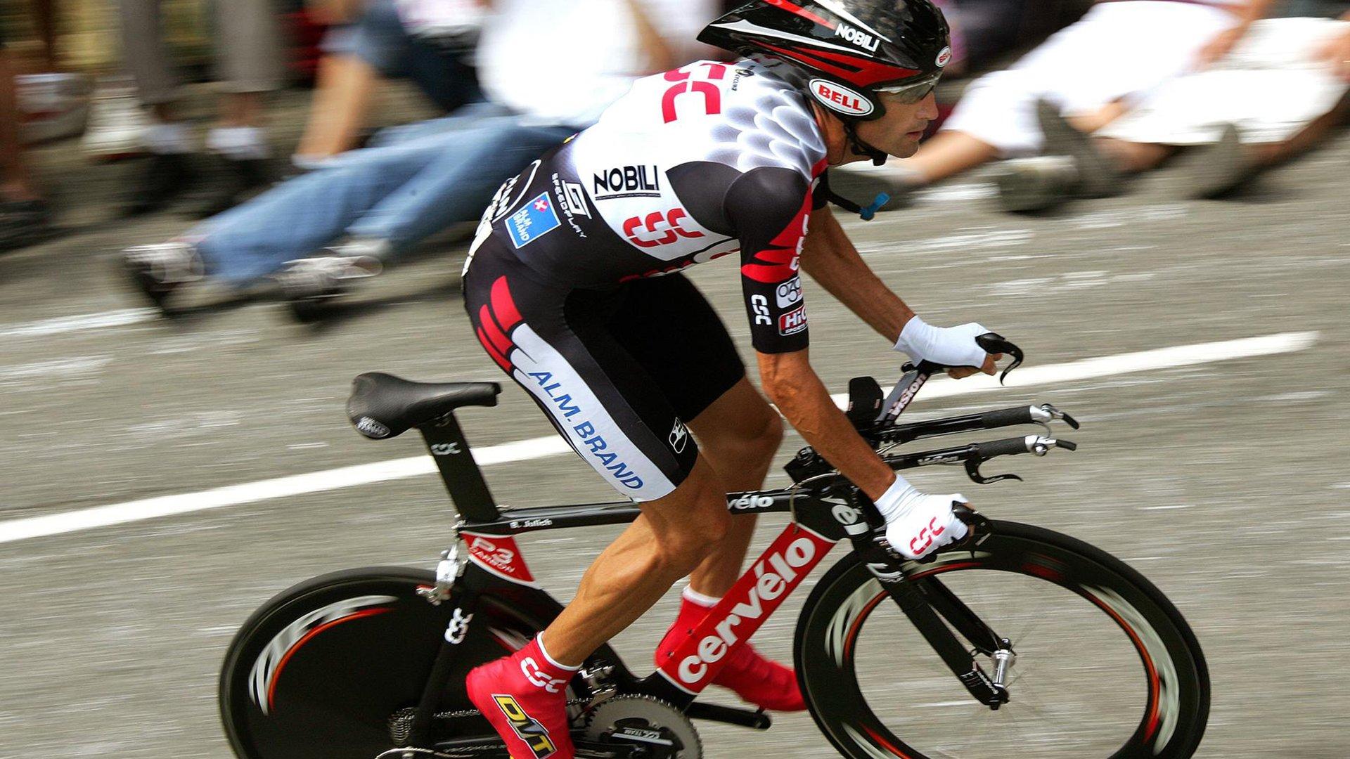 风起叶落时，球网震颤定江山—记2025年全国羽毛球锦标赛男单决赛